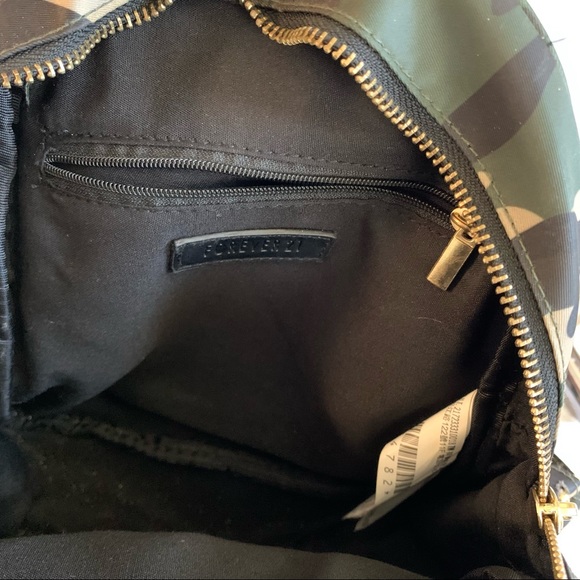 ✨SOLD✨Camo Mini Backpack - Picture 5 of 5